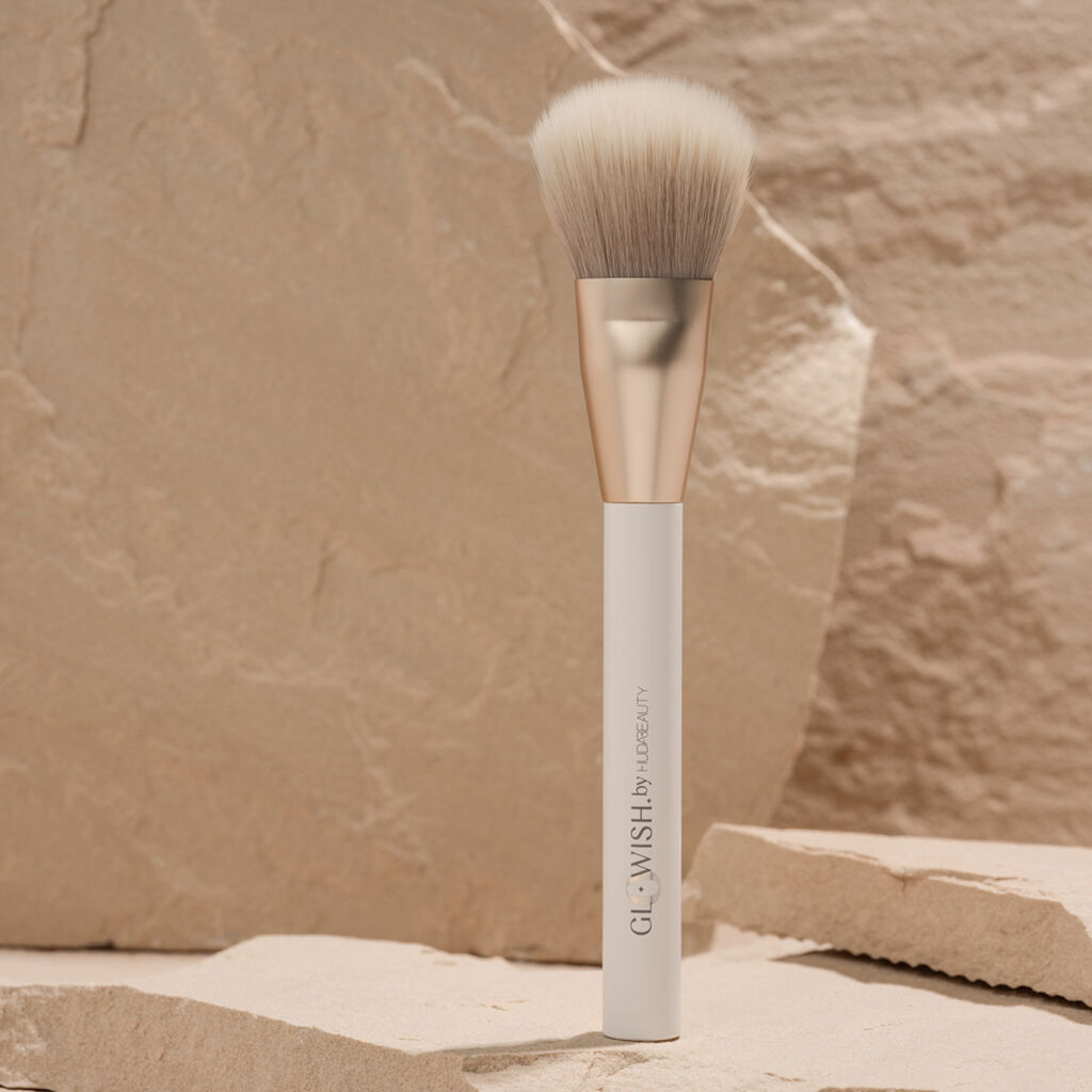 Huda Beauty GloWish Face Bronze and Blush Complexion Brush