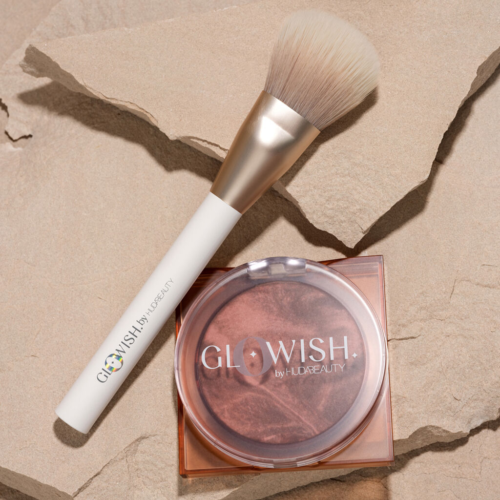 Huda Beauty GloWish Face Bronze and Blush Complexion Brush